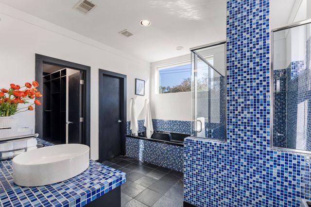 162 Vieux Carre Drive, Houston, TX 77009