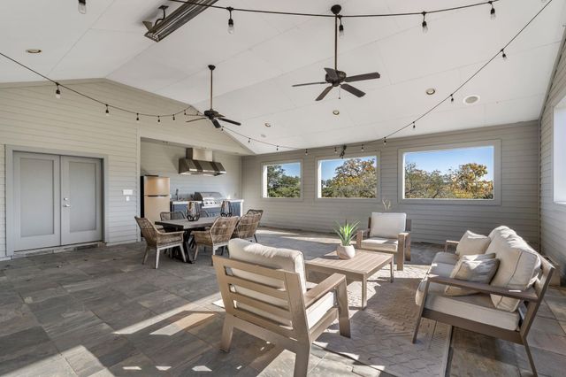 162 Vieux Carre Drive, Houston, TX 77009