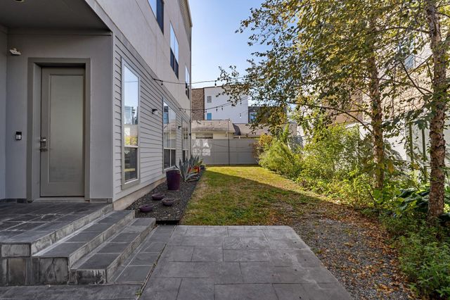 162 Vieux Carre Drive, Houston, TX 77009