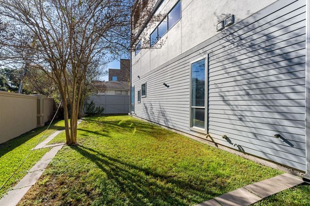 162 Vieux Carre Drive, Houston, TX 77009