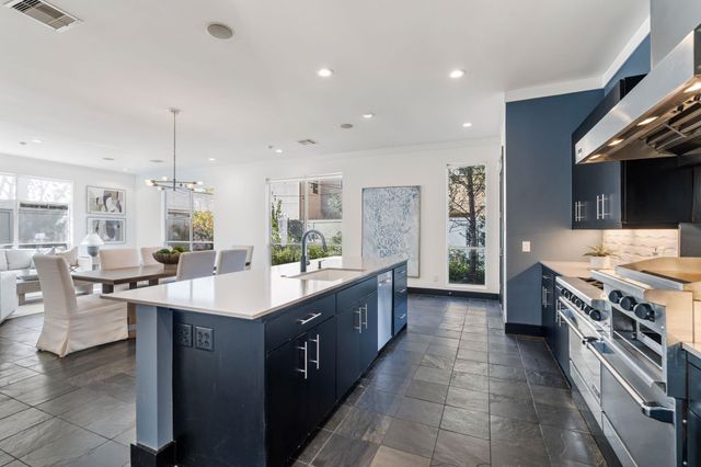 162 Vieux Carre Drive, Houston, TX 77009