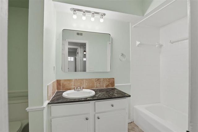 6728 N Meridian Avenue C, Oklahoma City, OK 73116