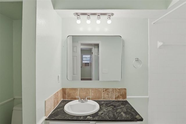 6728 N Meridian Avenue C, Oklahoma City, OK 73116