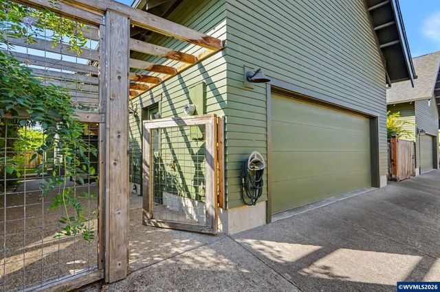 1760 Gwinn St E, Monmouth, OR 97361