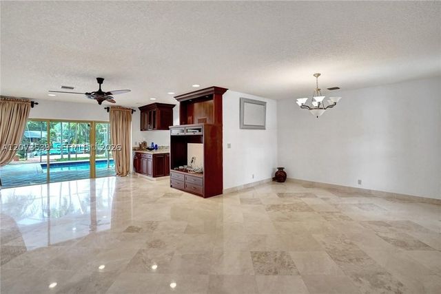 612 Hibiscus Dr, Hallandale Beach, FL 33009