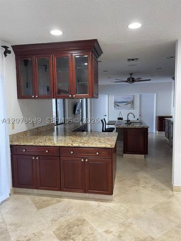 612 Hibiscus Dr, Hallandale Beach, FL 33009