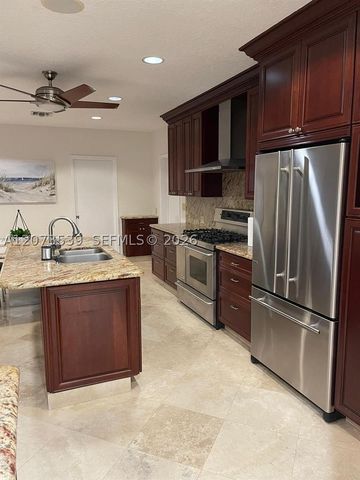 612 Hibiscus Dr, Hallandale Beach, FL 33009