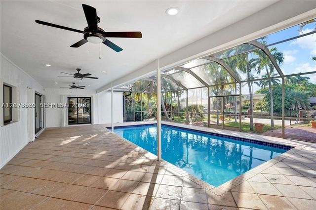 612 Hibiscus Dr, Hallandale Beach, FL 33009