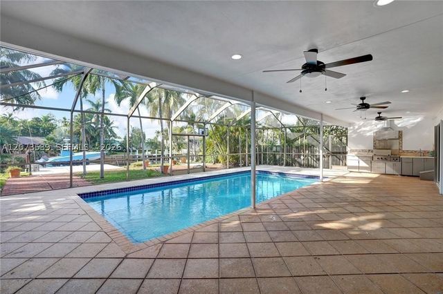 612 Hibiscus Dr, Hallandale Beach, FL 33009