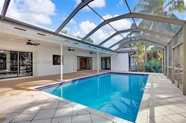 612 Hibiscus Dr, Hallandale Beach, FL 33009