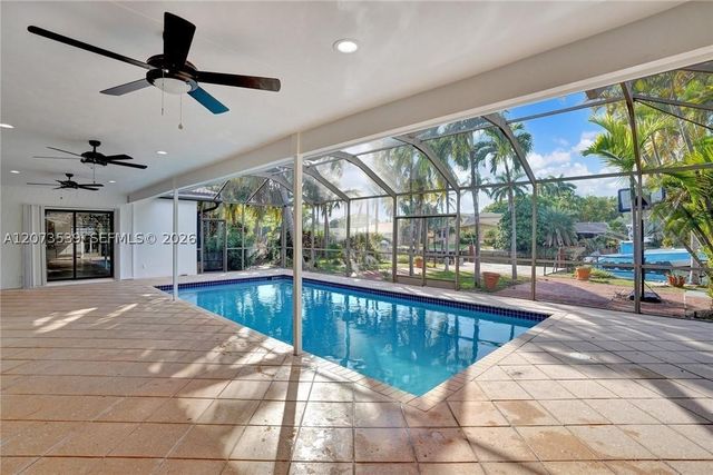 612 Hibiscus Dr, Hallandale Beach, FL 33009