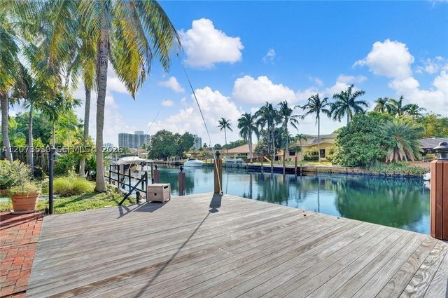 612 Hibiscus Dr, Hallandale Beach, FL 33009