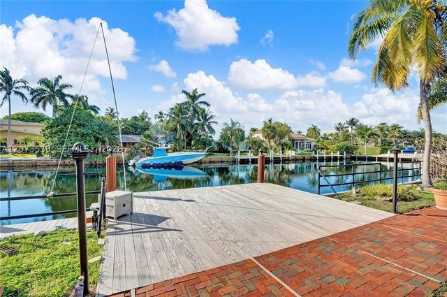 612 Hibiscus Dr, Hallandale Beach, FL 33009