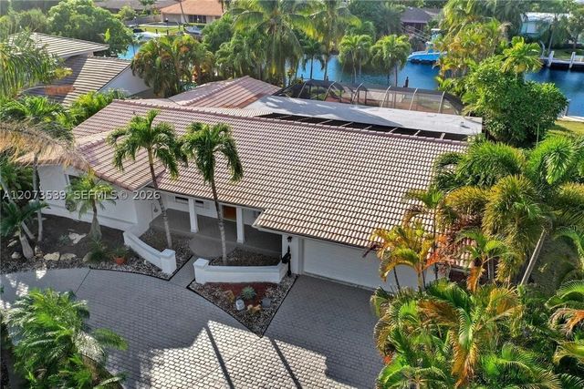 612 Hibiscus Dr, Hallandale Beach, FL 33009