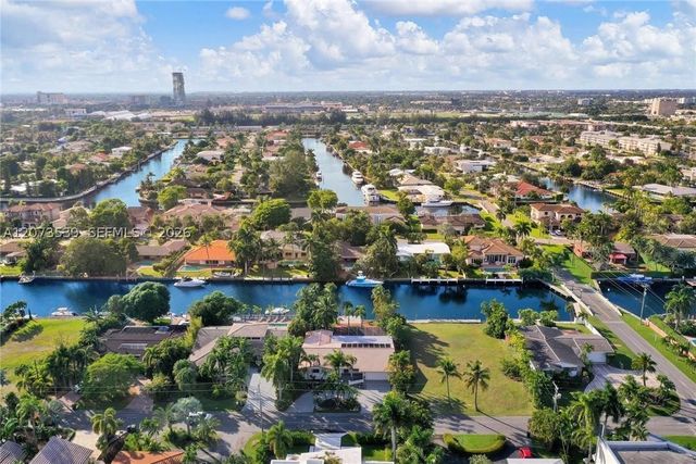 612 Hibiscus Dr, Hallandale Beach, FL 33009