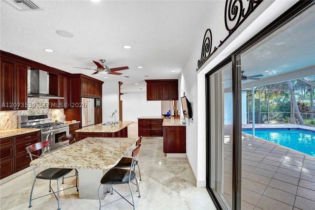 612 Hibiscus Dr, Hallandale Beach, FL 33009