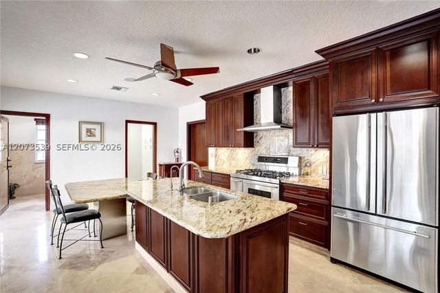 612 Hibiscus Dr, Hallandale Beach, FL 33009