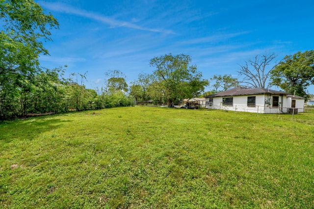 6711 Crestmont Street, Houston, TX 77033