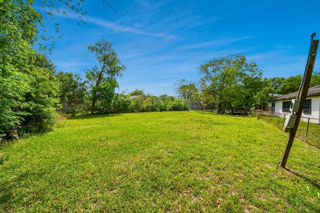 6711 Crestmont Street, Houston, TX 77033