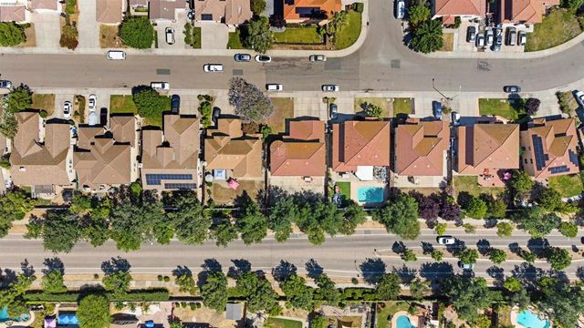 1900 Kern Mountain Way, Antioch, CA 94531