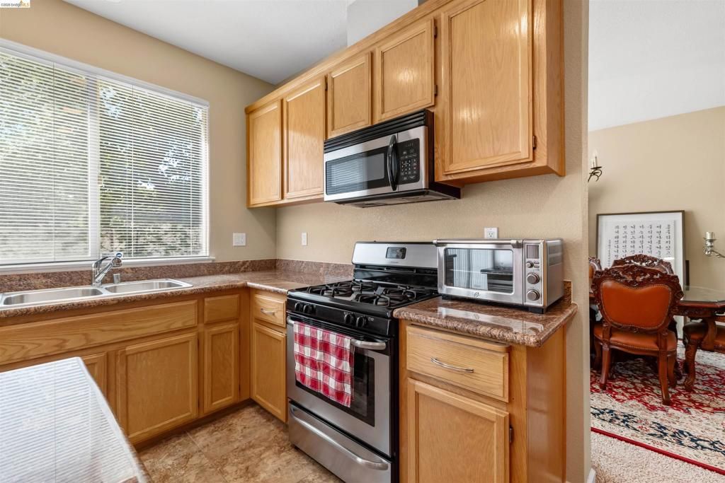 Image 13 of property listing at 1900 Kern Mountain Way, Antioch, CA 94531