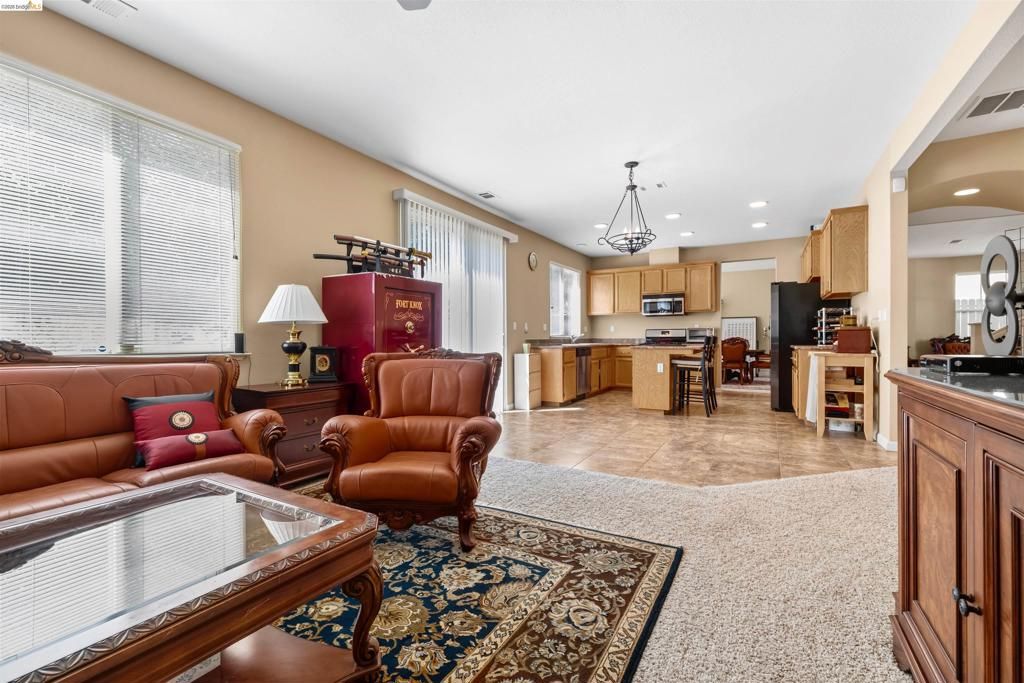 Image 16 of property listing at 1900 Kern Mountain Way, Antioch, CA 94531