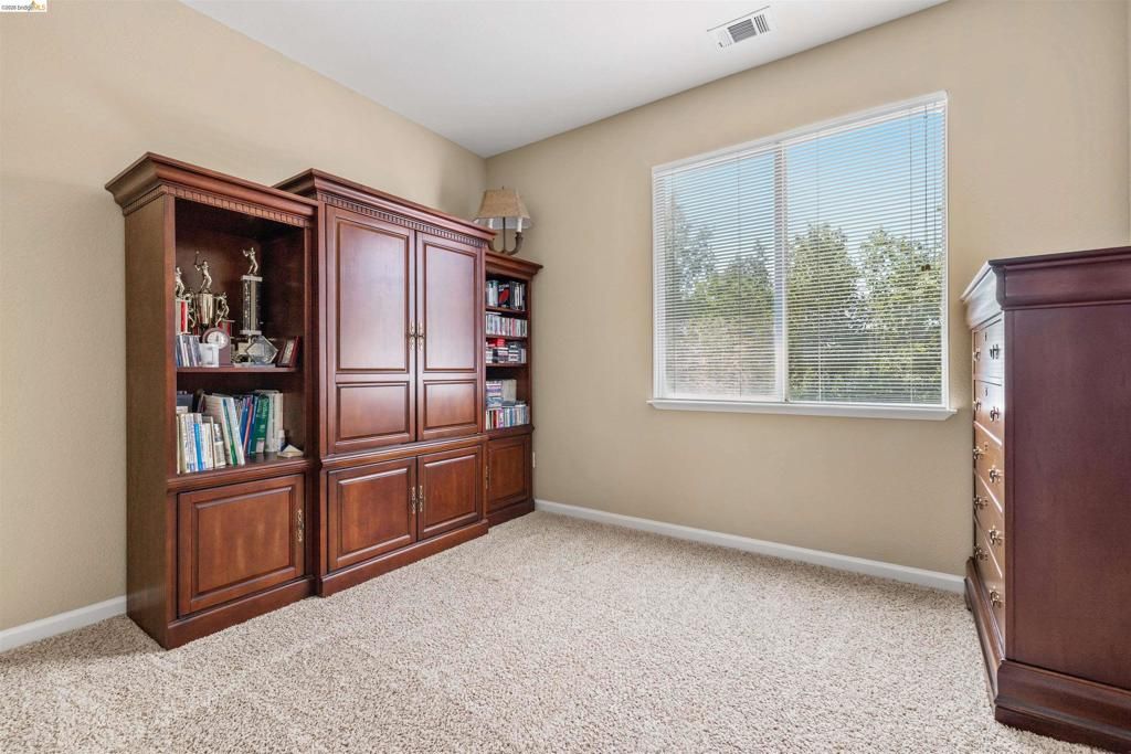Image 24 of property listing at 1900 Kern Mountain Way, Antioch, CA 94531