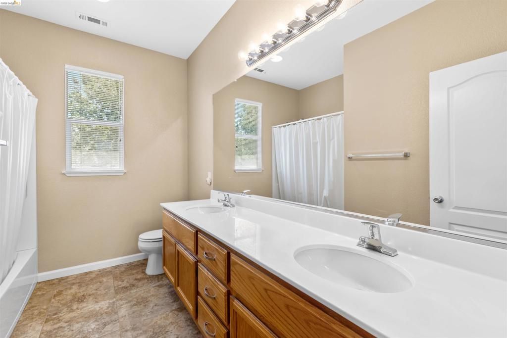 Image 26 of property listing at 1900 Kern Mountain Way, Antioch, CA 94531