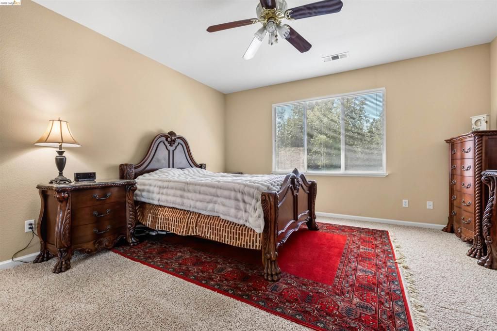 Image 27 of property listing at 1900 Kern Mountain Way, Antioch, CA 94531