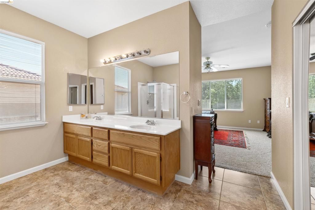 Image 31 of property listing at 1900 Kern Mountain Way, Antioch, CA 94531