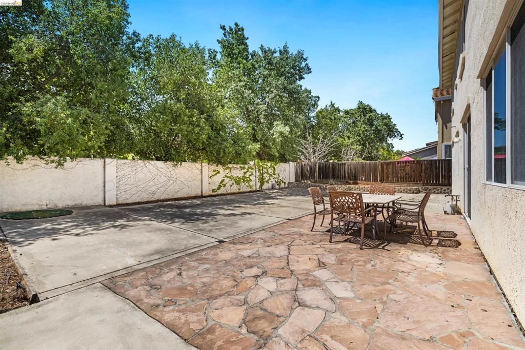 Image 34 of property listing at 1900 Kern Mountain Way, Antioch, CA 94531