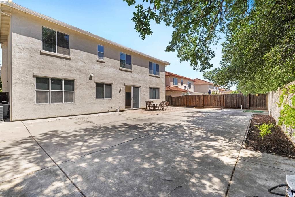 Image 35 of property listing at 1900 Kern Mountain Way, Antioch, CA 94531