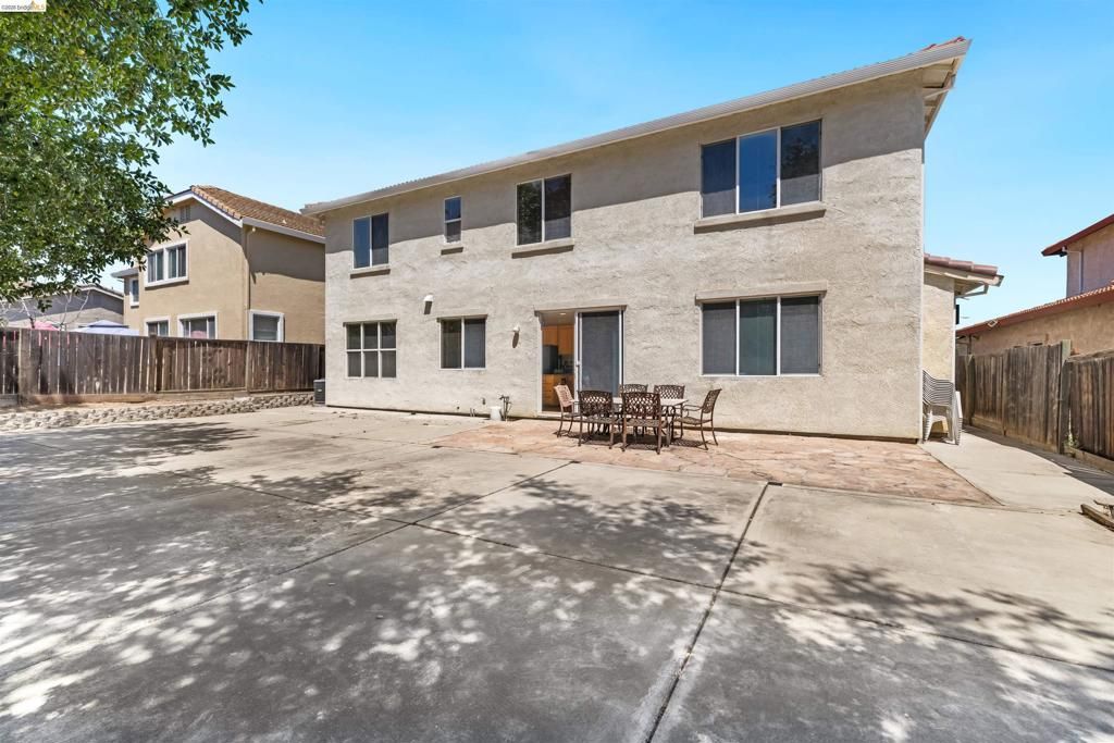 Image 36 of property listing at 1900 Kern Mountain Way, Antioch, CA 94531