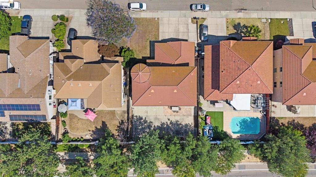 Image 37 of property listing at 1900 Kern Mountain Way, Antioch, CA 94531