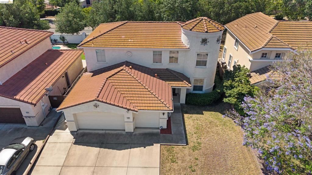 Image 38 of property listing at 1900 Kern Mountain Way, Antioch, CA 94531