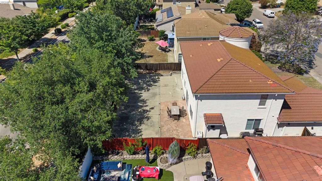 Image 39 of property listing at 1900 Kern Mountain Way, Antioch, CA 94531