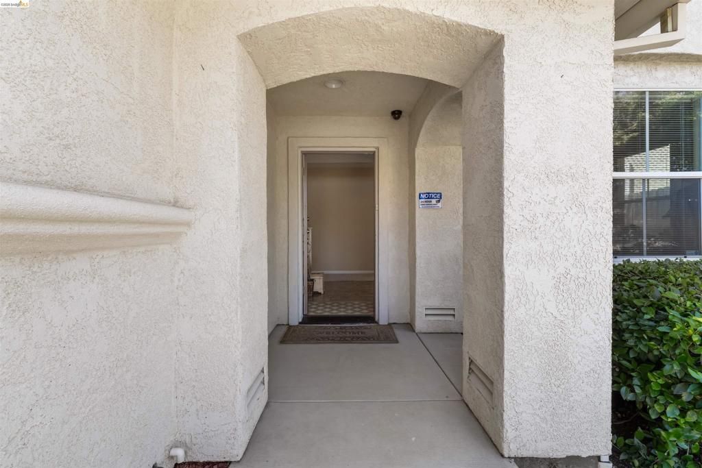 Image 4 of property listing at 1900 Kern Mountain Way, Antioch, CA 94531