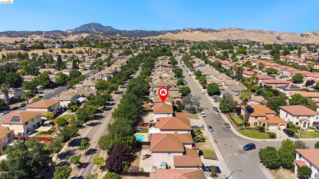Image 44 of property listing at 1900 Kern Mountain Way, Antioch, CA 94531