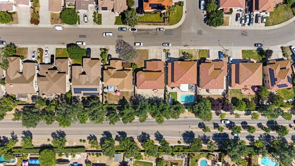 Image 45 of property listing at 1900 Kern Mountain Way, Antioch, CA 94531