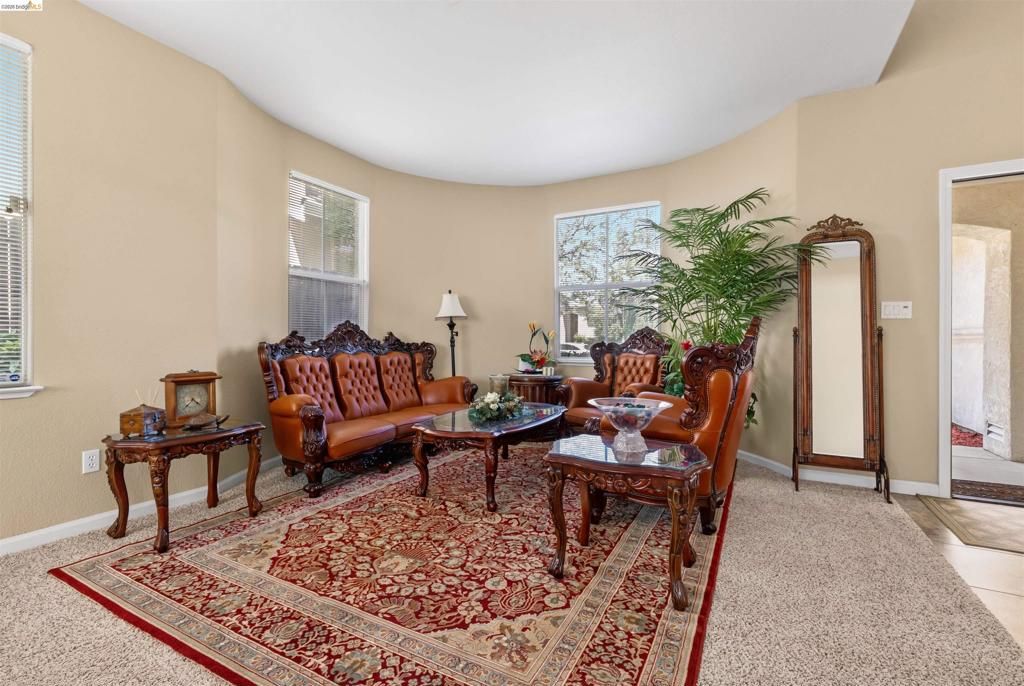 Image 7 of property listing at 1900 Kern Mountain Way, Antioch, CA 94531