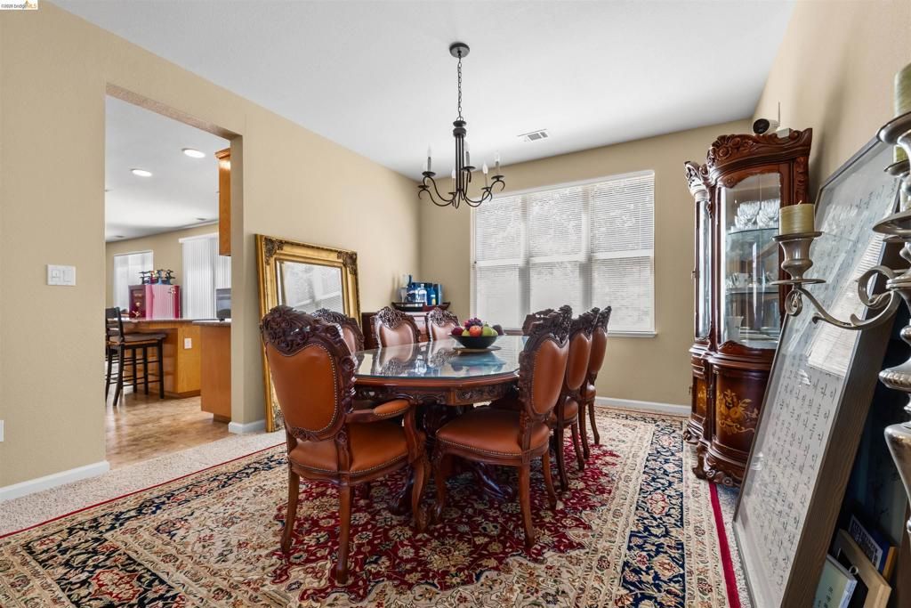Image 8 of property listing at 1900 Kern Mountain Way, Antioch, CA 94531