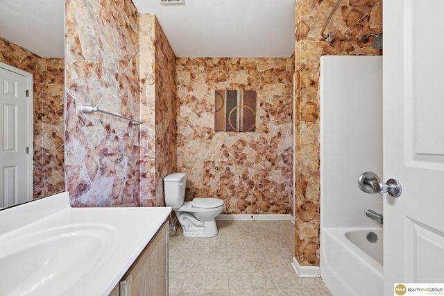 7026 N 88th Avenue, Omaha, NE 68122