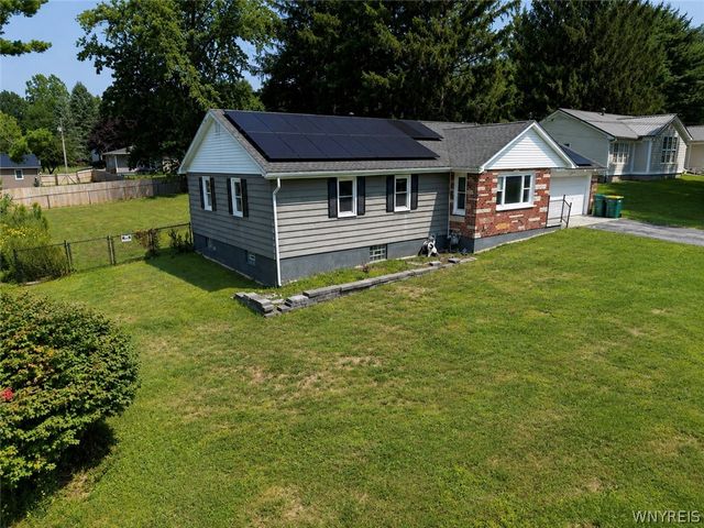 6727 Hillcroft Drive, Boston, NY 14025