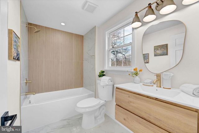 602 LINDA AVE, Blackwood, NJ 08012