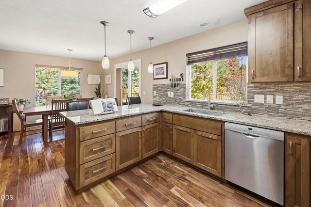 61325 Victory Loop, Bend, OR 97702