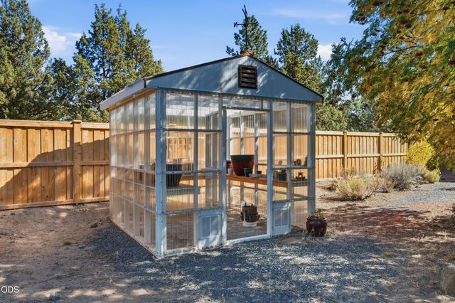 61325 Victory Loop, Bend, OR 97702