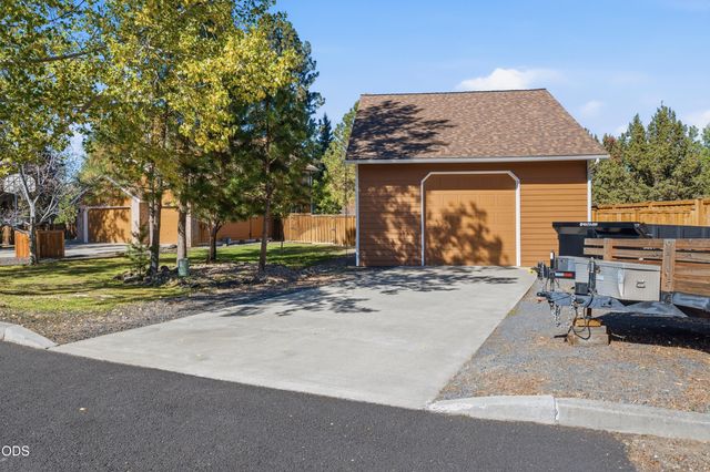 61325 Victory Loop, Bend, OR 97702