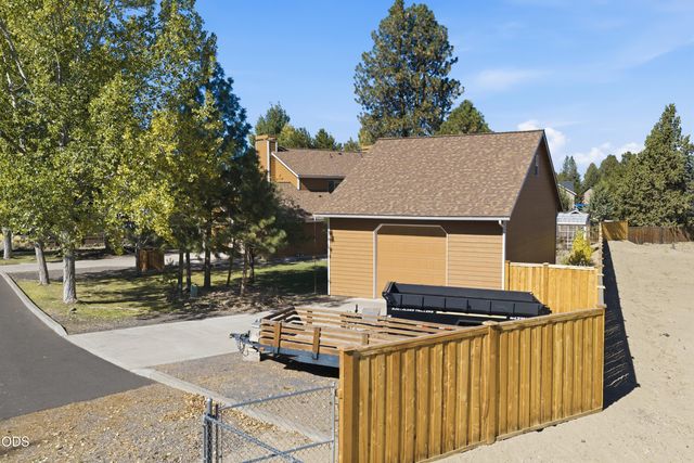 61325 Victory Loop, Bend, OR 97702