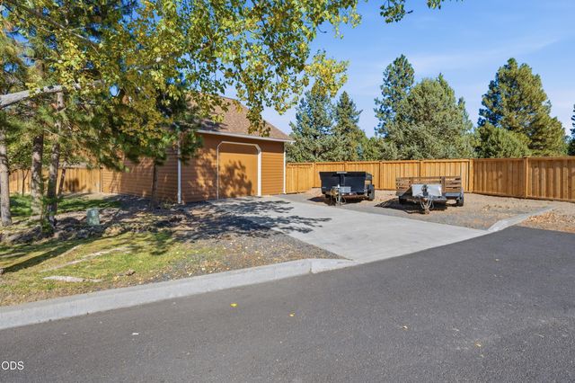 61325 Victory Loop, Bend, OR 97702