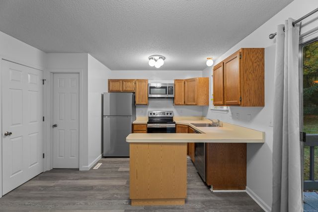 213 Oakland Street APT D, Manchester, CT 06042